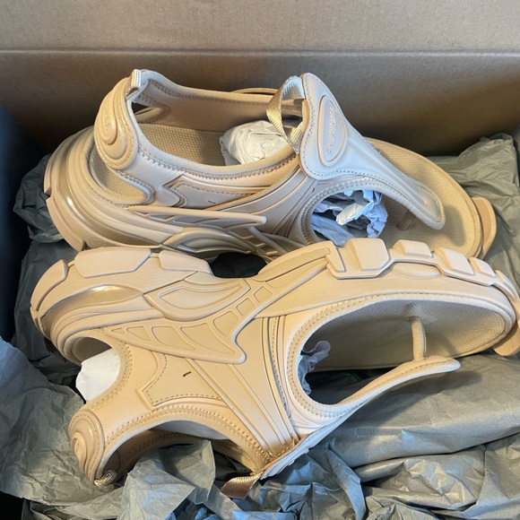 Balenciaga Thong Sandals in Beige - Picture 2 of 16